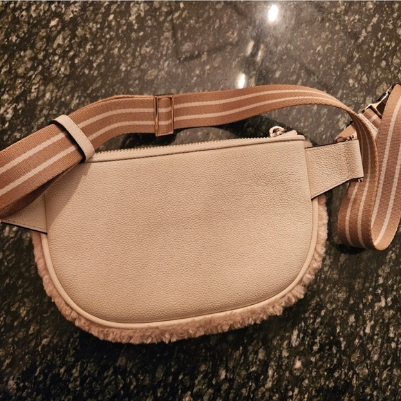 Kate Spade Cream Crossbody Bag with Fluffy Sherpa Texture - Picture 4 of 6